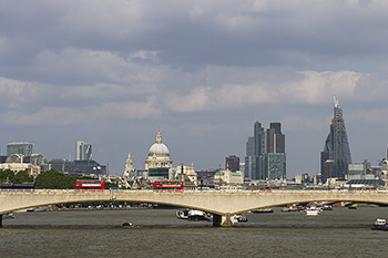 London från en bro lver Themsen